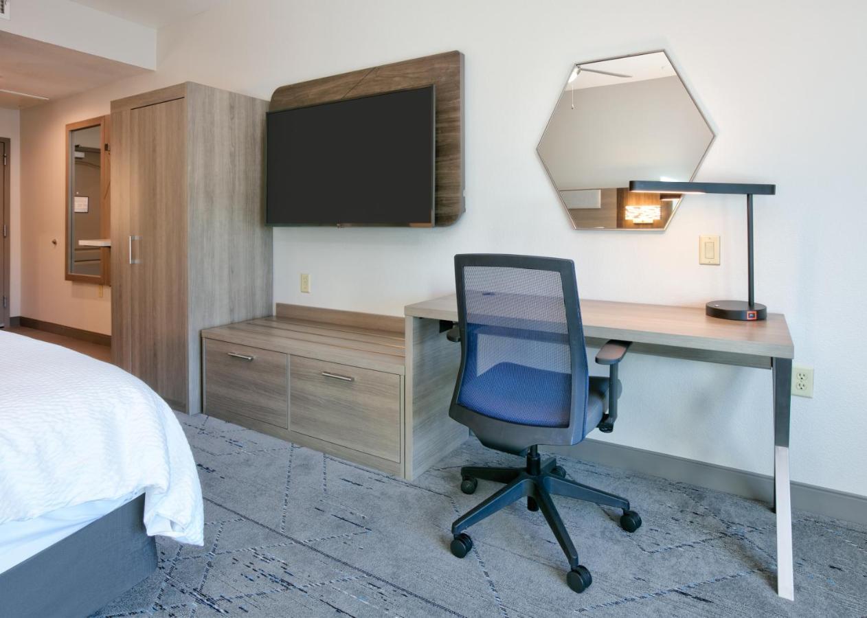 Holiday Inn Express & Suites North Dallas At Preston By Ihg Exteriér fotografie