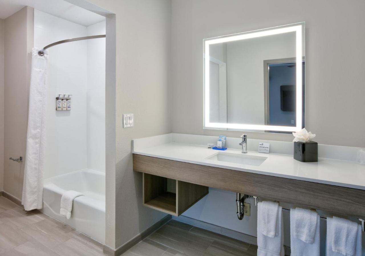 Holiday Inn Express & Suites North Dallas At Preston By Ihg Exteriér fotografie