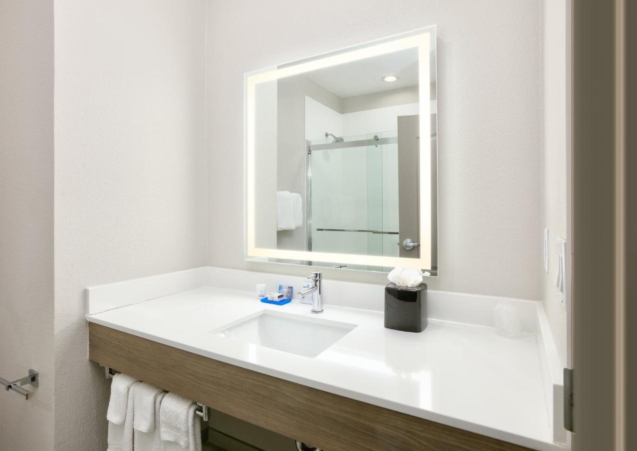 Holiday Inn Express & Suites North Dallas At Preston By Ihg Exteriér fotografie