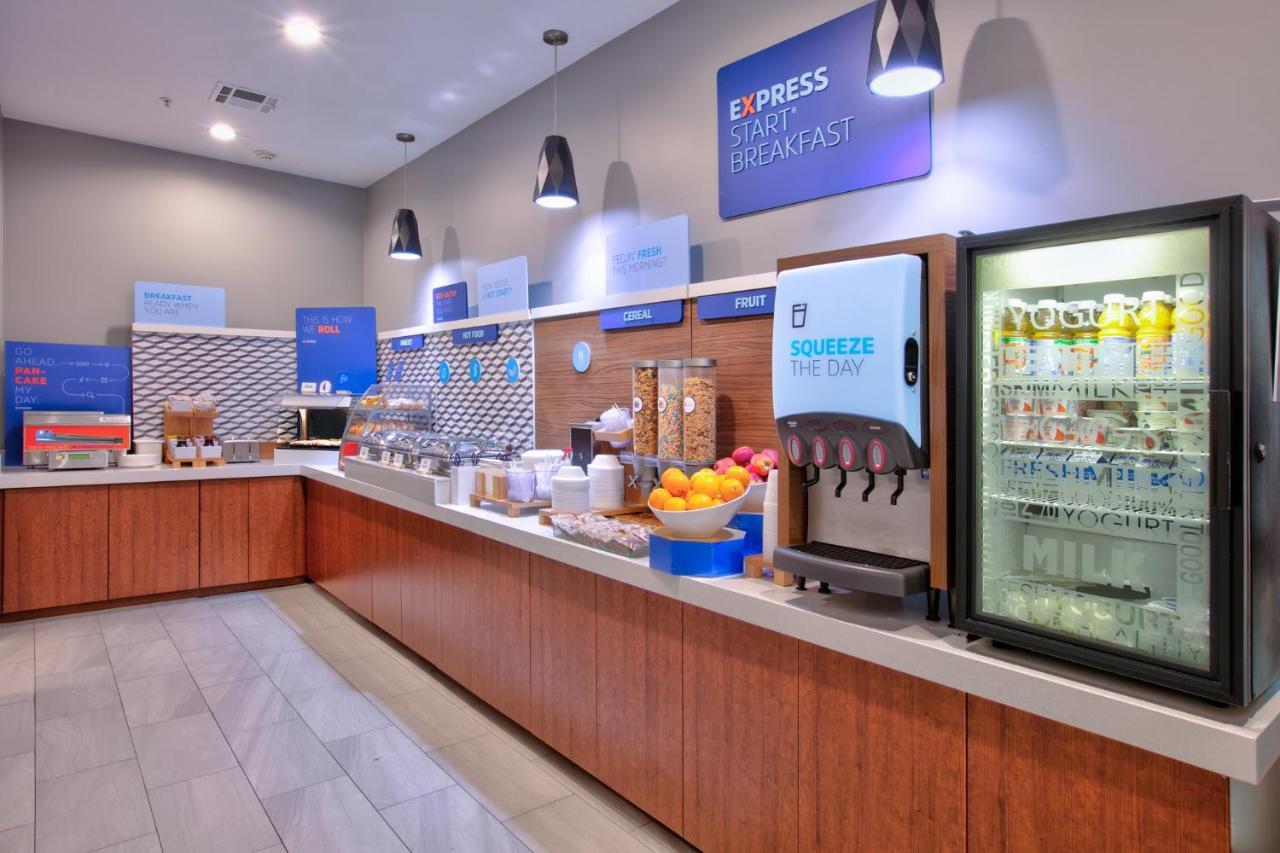 Holiday Inn Express & Suites North Dallas At Preston By Ihg Exteriér fotografie