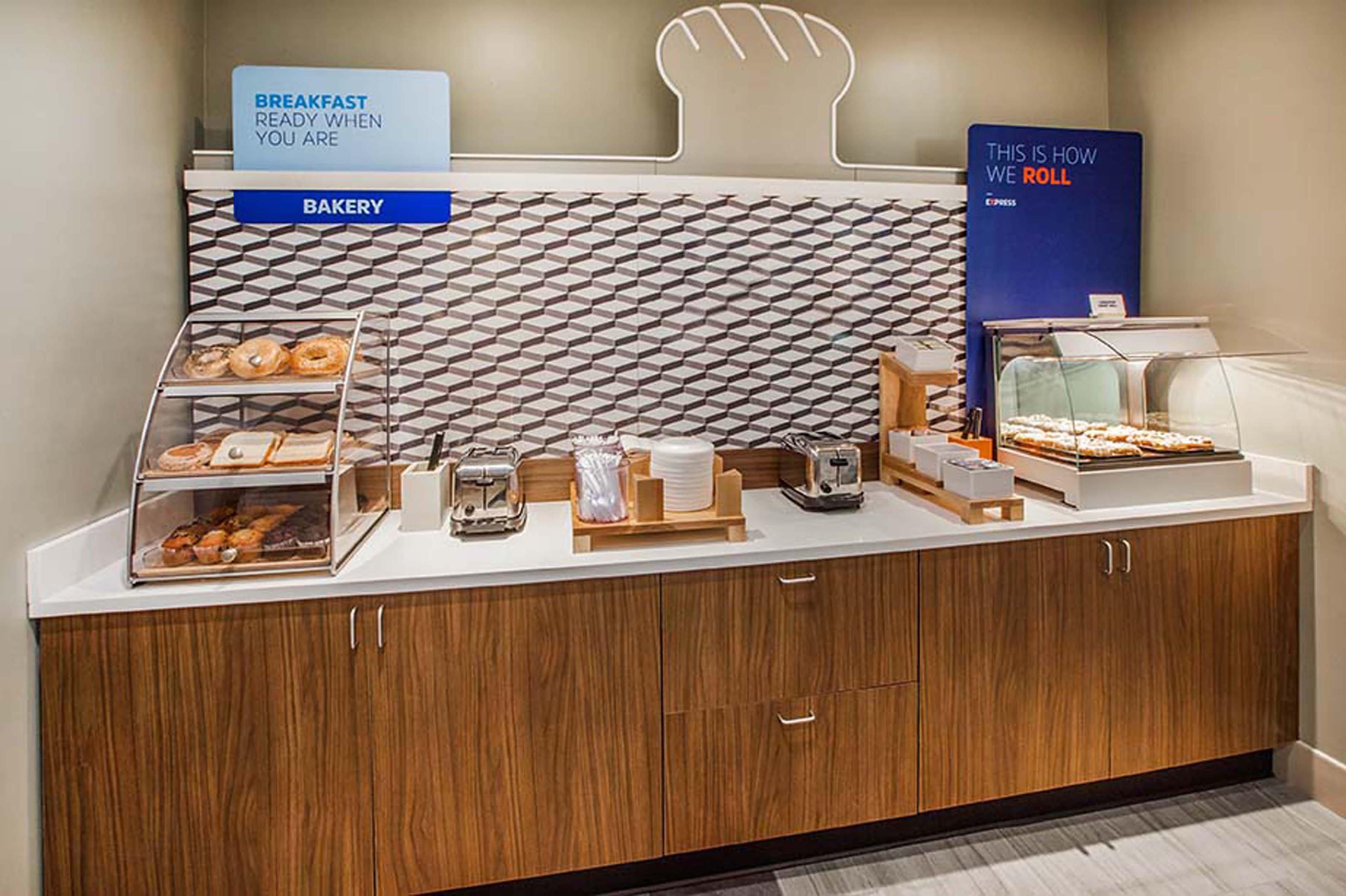 Holiday Inn Express & Suites North Dallas At Preston By Ihg Exteriér fotografie